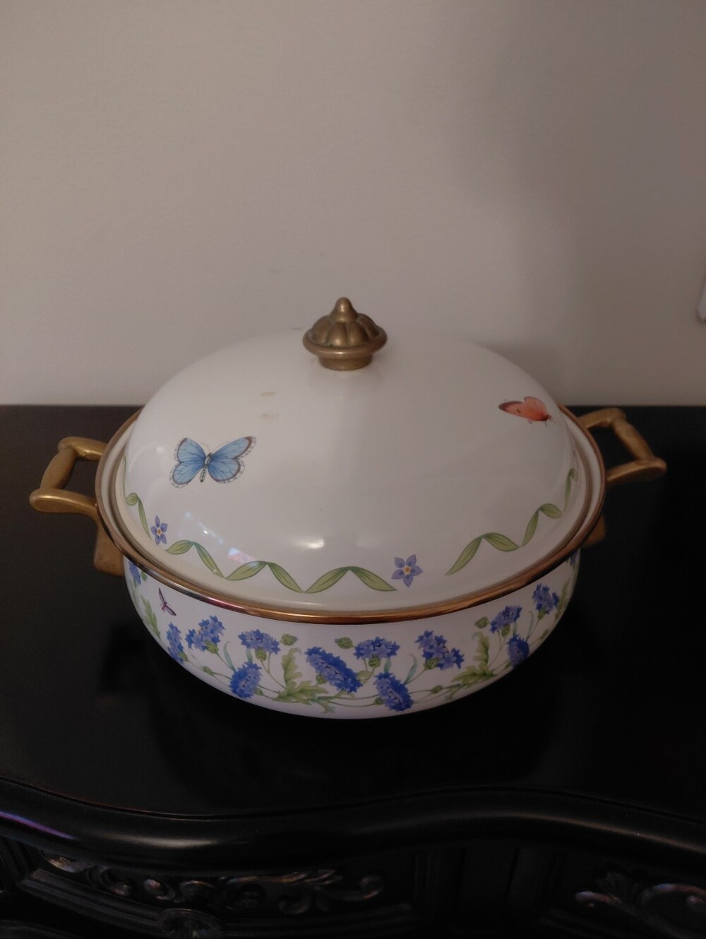 Windemere Garden Casserole Dutch Oven W/ Blue Floral & Butterfly Design